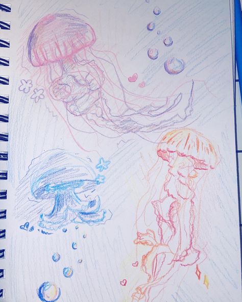 Aquatic jellyfish colored pencil drawings Colored Pencil Bubbles On White Paper, Pretty Colored Pencil Drawings, Magical Jellyfish Drawing, Color Pencil Bubbles, Jelly Fish Color Pencil Drawing, Water Colour Bubbles, Jellyfish Aesthetic Drawing, Jelly Fish Drawing Aesthetic, Jellyfish Drawing Colored Pencil