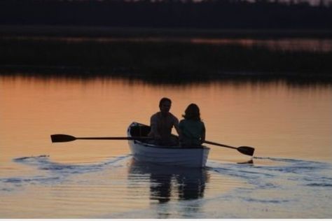 scene from "The Notebook" movie; lovers; couple; rowboat; romance; romantic; boat; lake; sunset; the look of love The Notebook, Nicholas Sparks, The Notebook Scenes, Allie And Noah, The Notebook 2004, Boat Tattoo, Scene Aesthetic, Summer Romance, Boat Painting