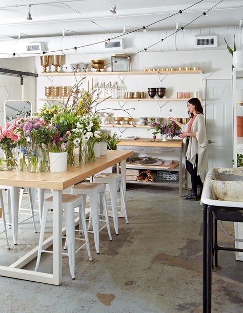 In Home Floral Studio, Floral Shop Design, Garage Flower Shop, Floral Workshop Space, At Home Floral Studio, Flower Workshop Ideas, Floral Workshop Ideas, Floral Studio Work Spaces, Botanica Shop