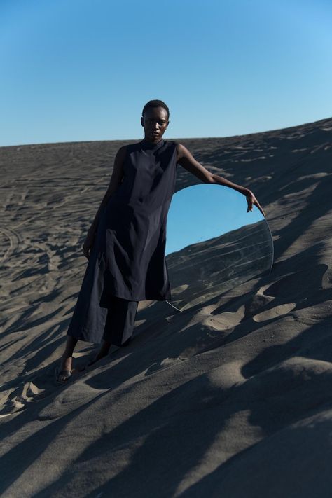 Book I - Bethany Vargas  Desert sand mirror fashion editorial Vogue Editorial, Editorial Vogue, Desert Photoshoot, Mirror Photography, Photo Hacks, Fashion Mirror, Tim Walker, Photographie Inspo, Peter Lindbergh