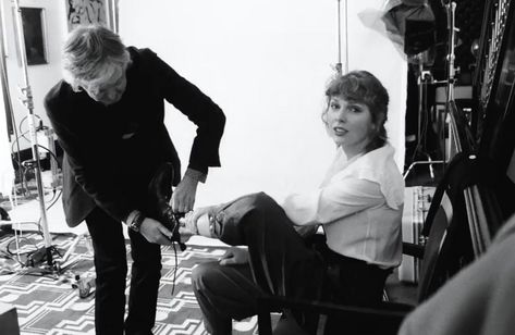 Taylor Swift News on Twitter: "📷 | Taylor Swift and @PaulMcCartney on the set of their Rolling Stone cover shoot… " Paul Mccartney, Taylor Swift Shoes, Cinderella Live Action, Taylor Swift News, Rolling Stones Magazine, Taylor White, Being Good, Taylor Swift Pictures, Taylor Alison Swift