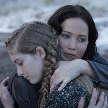 Katniss and prim Ulm, Hunger Games Makeup, Primrose Everdeen, Tribute Von Panem, Jena Malone, Fire Movie, Jenifer Lawrence, Hunger Games Movies, Donald Sutherland