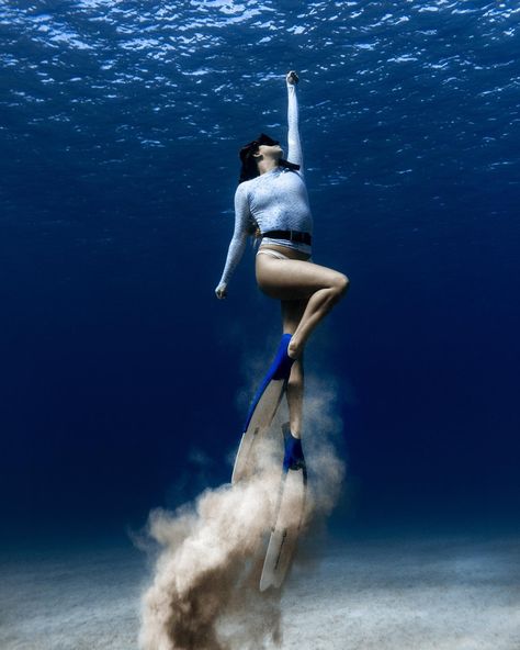 Water Photography, Underwater Photography, Underwater Painting, Best Scuba Diving, Paint Photography, Rocket Girl, Baddie Outfits Casual, Baddie Outfits, Cute Woman