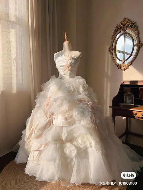 Creme Ball Gown, Fantastic Wedding Dresses, Filipino Debut Dress, Everyday Wreath Ideas, Coquette Wedding Dress, Elaborate Dresses, Big Ball Gowns, 2023 Wedding Dress, Gown Aesthetic