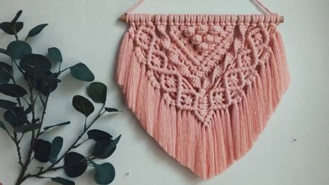 ♛ MACRAMÉ DECOR & TUTORIALS ♛’s Instagram post: “FOR TUTORIAL CLICK THE LINK IN MY BIO/ STORIES 🌸 📍YouTube: Macrame Princess #macrame #macrameart #boho #fiberart #homedecor #roomdecor…” Macrame Tutorial Wall Hanging, Small Macrame Wall Hanging Diy, Boho Macrame Wall Hanging Tutorial, Wall Hanging Macrame Diy, Boho Tutorial, Pink Macrame Wall Hanging, Layered Macrame Wall Hanging, Macrame Wall Hanging Pattern, Mac Tutorial