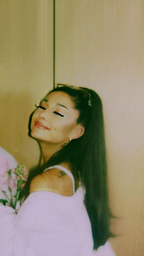 ariana grande lockscreen homescreen wallpaper polaroid sweetener my everything aesthetic world tour yours truly dangerous woman prequel sparkling instagram agb27 agb 27 ag birthday Ariana Grande Lockscreen Iphone, My Everything Aesthetic, Polaroid Lockscreen, Ariana Polaroid, Everything Aesthetic, Lockscreen Homescreen Wallpaper, Aesthetic World, Someone Like U, Ariana Grande Lockscreen