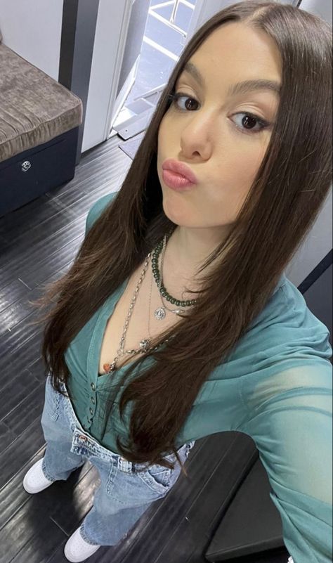 Lazy Day Outfits, Nickelodeon The Thundermans, Phoebe Thunderman, Kira Kosarin, Cute Lazy Day Outfits, Cute Nike Shoes, Cute Nikes, Celebrities Female, Celebrity Crush