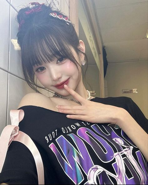 IVE , kpop idol , korean makeup , inspiration , ulzzang , goals , pretty , accessories , pose ideas , hair Korean Make Up, Gambar One Direction, Wonyoung Ive, Popular People, My Chemical, Selfies Poses, Korean Makeup, I Icon, Kpop Girl Groups