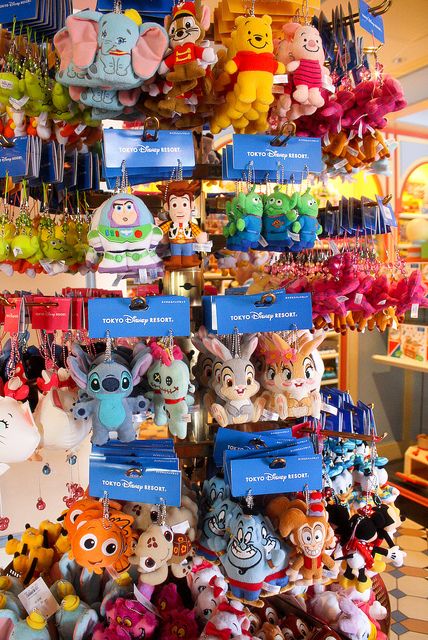 Disney Store Aesthetic, Disney Store Merchandise, Walt Disney Paris, Disneyland Merchandise, Disney Keychains, Disney Tokyo, Halloween Merchandise, Disney Souvenirs, Plush Keychain