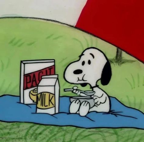 Ugg Classic Mini Ii, Barefoot Dreams Blanket, Snoopy Funny, Snoopy Images, Snoopy Wallpaper, Snoopy Pictures, Joe Cool, Snoop Dog, Snoopy Love
