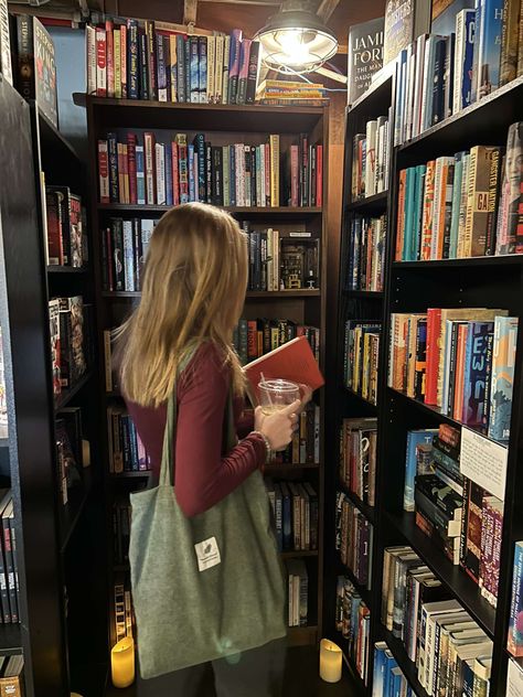 Fall Bookstore Aesthetic, Reading At Coffee Shop Aesthetic, Fall Aesthetic Rory Gilmore, Aesthetic Bookish Pictures, Reading In Fall Aesthetic, Reading Books Aesthetic Pics, Bookstore Picture Ideas, Bookstore Job Aesthetic, Working In A Bookstore Aesthetic