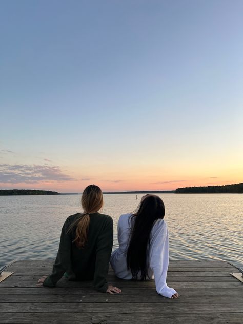 #aesthetic #sunset sunset at lake Camping Instagram Pictures, Trip Outfit Summer, Summer Instagram Pictures, Lake Outfit, Giraffe Pictures, Lake Photoshoot, Wildwood Nj, Sunrise Lake, Summer Picture Poses