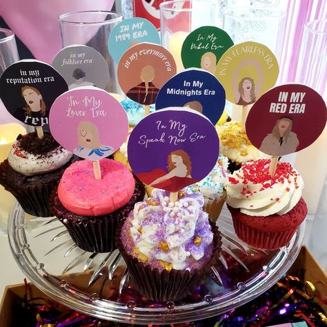 Taylor Swift Birthday Ideas 15, Taylor Swift Themed Treats, Taylor Themed Birthday Party, Taylor Swift Cupcake Cake, Taylor Swift Themed Dinner, Taylor Swift Inspired Cupcakes, Taylor Swift Aesthetic Birthday Party, Taylor Swift Themed Cupcakes, Taylor Swift Themed Desserts