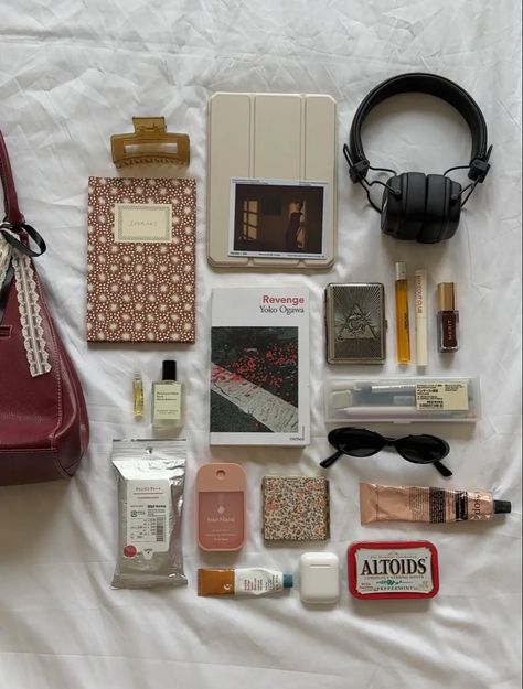 Organisation, What I Have In My Bag, Purse Dump, What’s In My Bag Aesthetic, What’s In My Bag, Marshall Major Iv, Whats In My Bag, Marshall Major, Everyday Bag Essentials