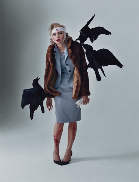 Maquillage Halloween Clown, Tim Walker Photography, Halloween Parejas, Tippi Hedren, Halloween Fest, Classic Halloween Costumes, Bird Costume, Tim Walker, Creative Costumes