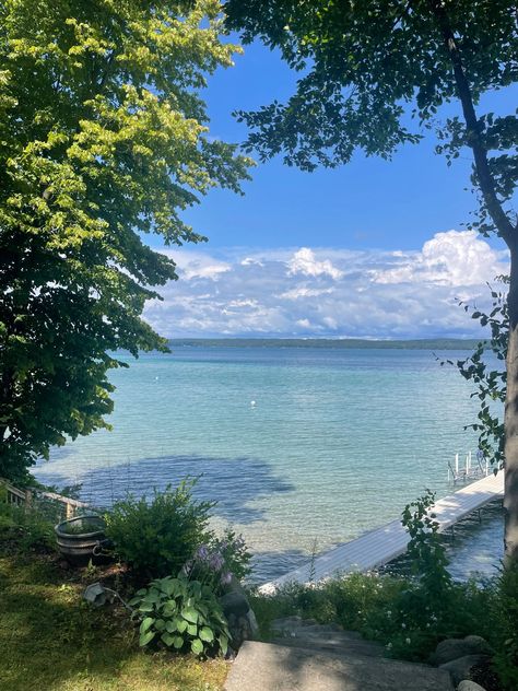 Torch lake northern Michigan. Clear lake. Perfect vacation spot. Beautiful Lake Michigan Michigan lakes clear water refreshing Luddington Michigan, Lake Michigan Aesthetic, Lake Huron Michigan, Torch Lake Michigan, Great Lakes Michigan, Torch Lake, Michigan Summer, Holland Michigan, Lake Huron