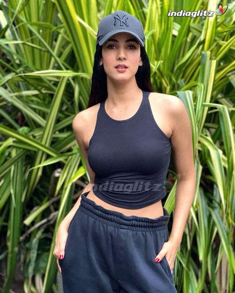 Sonal Chauhan Indian Goddesses, Sonal Chauhan, Streetwear Apparel, Ootd Photography, Designer Tshirt, Lifestyle Women, Stylish Women Fashion, Shopping Design, Model Streetstyle