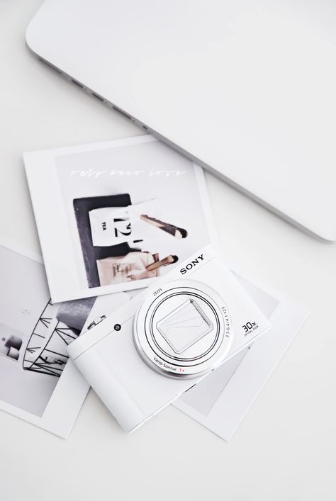 Only Deco Love Dslr Photography Tips, 카드 디자인, Dslr Photography, Fall Inspiration, Polaroid Pictures, Sony Camera, Flat Lay Photography, Photography Gear, White Theme