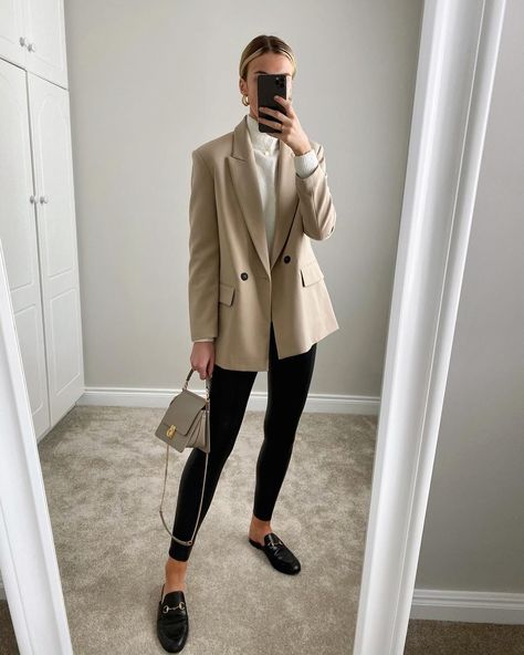 Deirdre Phelan pe Instagram: „Loving a blazer and loafer combo 😍 Blazer is back in stock on @zara 2753/232/704 ,faux leather leggings @topshop! Links on my story have a…” Blazer Beige Outfit, Beige Blazer Outfit, Oversized Double Breasted Blazer, Blazer Outfits Women, Work Blazer Outfit, Look Office, Business Casual Outfits For Work, Work Blazer, Look Formal
