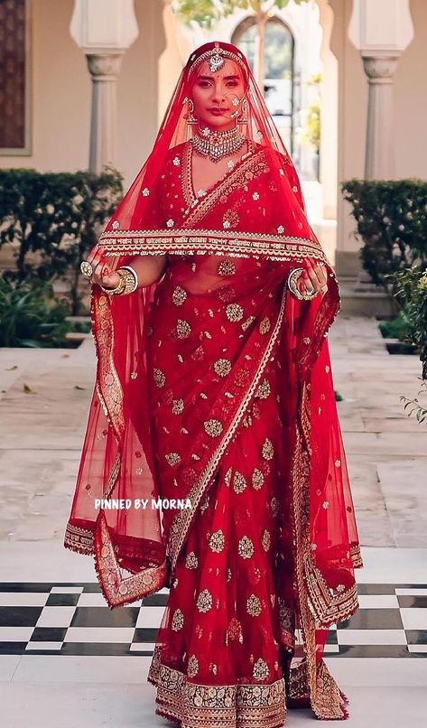 White Red Wedding Lehenga, Sabyasachi Red Saree Bridal, Brides In Red Saree, Dulhan Saree Wedding Outfits, Indian Bridal Look In Saree, Bride In Saree With Dupatta, Sabyasachi Sarees Brides, Red Saree Bridal Look, Indian Wedding Saree For Bride