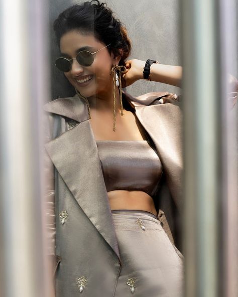 #keerthysuresh Keerthy Suresh, Backless Blouse, Desi Beauty, Marvel Superheroes, Beautiful Indian Actress, Celebrities Female, Indian Actresses, Desi, Blonde