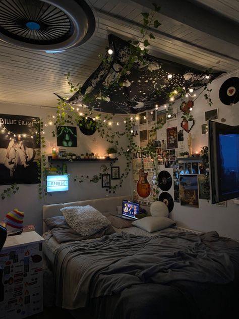 Bedroom Ideas For Nerds, Cool Room Decor, Chill Room, Future Room, Room Redesign, Dekorasi Kamar Tidur, Grunge Room, Indie Room, Cozy Room Decor