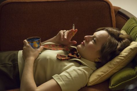 Everything They Drank on 'Mad Men,' Season 7 Episode 2 Peggy Olson Mad Men, Mad Men Quotes, Mad Men Peggy, Peggy Olson, Philip Kotler, Terrence Loves You, Elisabeth Moss, Mad Men Fashion, Jon Hamm