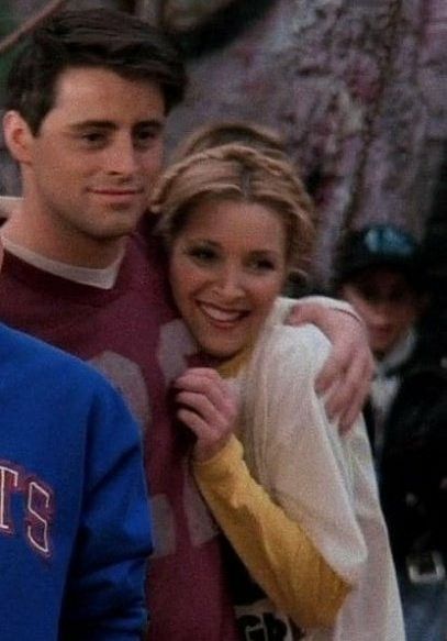 Phoebe And Joey, Soulmate Friends, Joey And Phoebe, Chandler Friends, Emotional Movies, Joey Friends, Friends Best Moments, Sing Me To Sleep, Friends Scenes