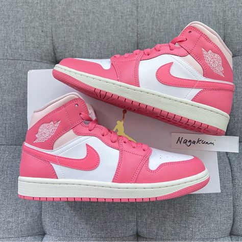 Strawberry Nike Shoes, Pink Barbie Jordans, Nike Dhoes, Air Jordan Rose, Air Jordan 1 Rose, Cute Nike Shoes Pink, Colorful Jordans, Dream Shoes Jordans, Nikes For Women