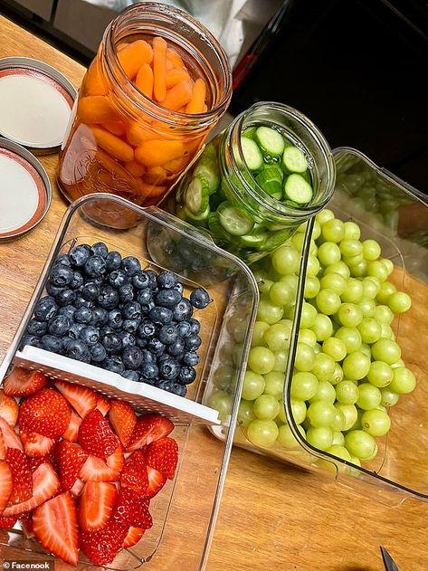 How To Keep Fruits And Veggies Fresh In Fridge, Fridge Organization Fruits And Veggies, Properly Storing Fruits And Vegetables, Storing Fruit On Counter, Vegetable Fridge Storage, How To Store Fruit And Veggies In Fridge, Best Way To Store Vegetables In Fridge, Fruits In Fridge, Keep Veggies Fresh In The Fridge