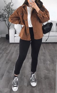 Smart Casual Work Outfit Women, Outfits Leggins, Disney Outfits Women, Outfit Modest, Fit Board, Chic Outerwear, Outfits Con Jeans, Mommy Outfits, Easy Chic