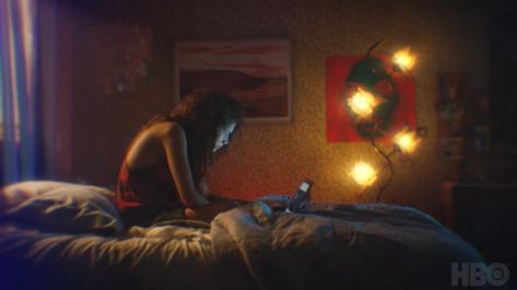 Rue computer euphoria #feelsomething Peace Taylor Swift, Sharon Van Etten, Movie Bedroom, Ribs Lorde, Web Weaving, Bed Scene, Bedroom Scene, Film Story, Cinematic Lighting