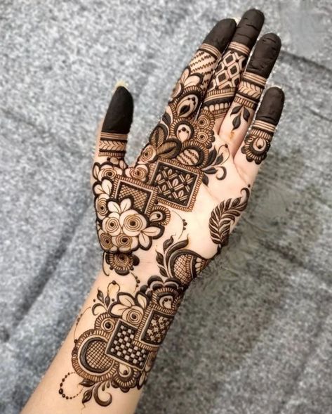 My 30 Comics About Little Observations In Daily Life Mandalas, Latest Mehndi Designs Hands, Front Mehndi Design, Tato Henna, Simple Arabic Mehndi Designs, Henna Tattoo Designs Hand, Mehndi Designs Bridal Hands, Very Simple Mehndi Designs, Simple Mehndi Designs Fingers