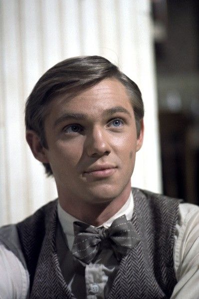 Richard Thomas (JohnBoy Walton) The Waltons Aesthetic, The Waltons Tv Show, History Games, Richard Thomas, The Waltons, John Boy, Walton Family, Old Tv Shows, Retro Tv