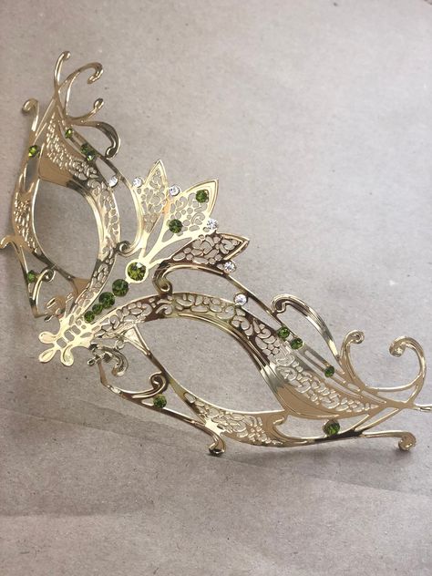 Green Masquerade Mask, Masquerade Ball Outfit, Elegant Mask, Mascarade Mask, Silver Masquerade Mask, Elf Crown, Beautiful Masks, Masquerade Outfit, Masquerade Prom