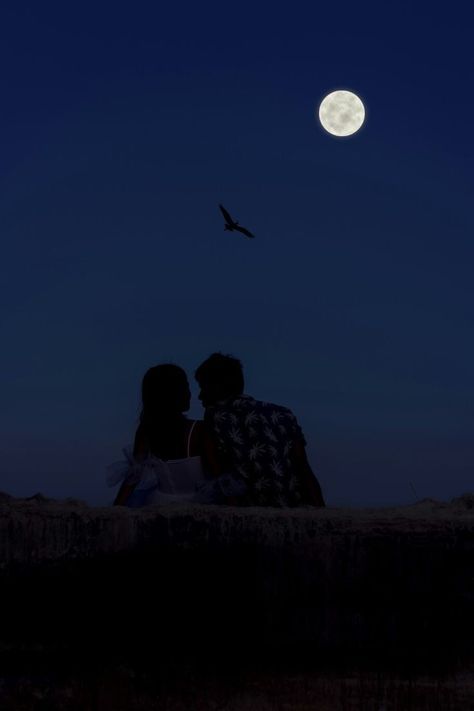 Background Images Couple, Love Background, Weird Photography, Image Couple, Couple Cute, Beach At Night, Pictures Aesthetic, Love Backgrounds, Love Background Images