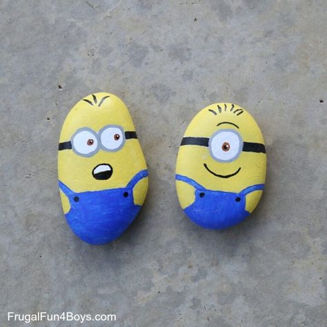 Minion Rock, Drawing Rocks, Diy Rock Art, Stone Art Painting, Rock Painting Ideas, Painted Rocks Kids, Painted Rocks Craft, Painted Rocks Diy, Rock Painting Patterns