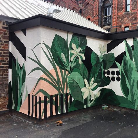 Josephine no Instagram: “tropical and graphic, first time using bold black shapes through the botanical imagery. #hixxy #dukestreetmarket #mural” Back Garden Landscaping, Nature, Monstera Mural, Mural Tropical, Black Shapes, Floral Mural, Working Late, Bold Black, Tropical Floral