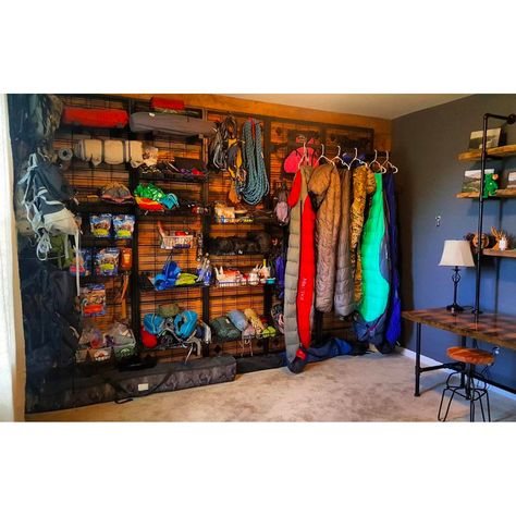 Gear Room Ideas, Outdoor Gear Organization, Outdoor Gear Storage, Camping Gear Organization, Casa Garage, Camping Gear Storage, Adventure Room, Gear Room, Gear Storage