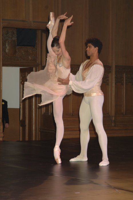 Darcey Bussell and Carlos Acosta - actually performed with Carlos in 1995 when he guested as the Caviler. He was a super nice guy. I was pregnant with my first son. :) Darcy Bussell, Carlos Acosta, Darcey Bussell, Ballet Wear, Ballerina Outfit, George Balanchine, Dance Ideas, Dance It Out, Dance Tights