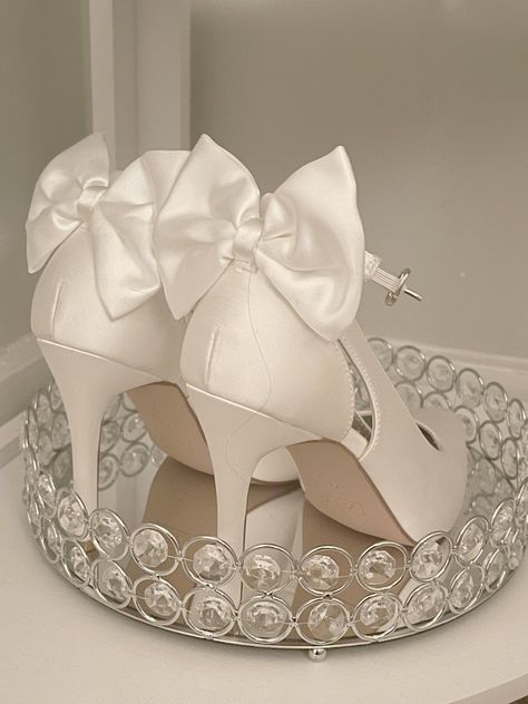 High Heels Prom White, Wedding Shoes Coquette, Quncie Shoes, White Quinceanera Heels, Sweet 16 Shoes Heels White, White Heels Quinceanera, 15 Heels Quinceanera, Pink Quince Highheels, Quinceanera Heels White