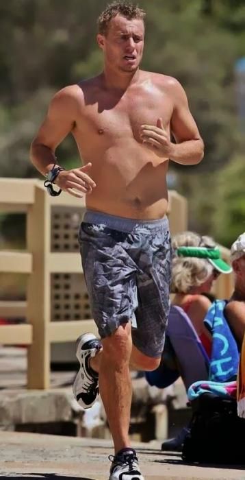 Lleyton Hewitt..............tennis Tennis Players, Australian Open, Lleyton Hewitt, Australian Open Tennis, Atp Tennis, Playing Tennis, Friend 2, Beach Friends, Shirtless Men