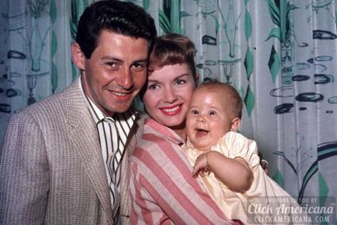 How+the+world+welcomed+baby+Carrie+Fisher+(1956) Old Film Stars, Future Actress, Debbie Reynolds Carrie Fisher, Carrie Frances Fisher, Eddie Fisher, Singin’ In The Rain, Debbie Reynolds, Old Movie Stars, Celebrity Families