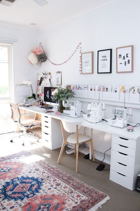 A tour of Megan Nielsen's workroom // A stylish home office with multiple workspaces included sewing space Cute Sewing Room Decor, Room With Workspace, Sewing Room Ikea Hacks, Home Craft Space, Sewing Studio Design, Sewing Room Interior Design, Home Art Office, Office Ideas For Small Space Business, Home Studio Space
