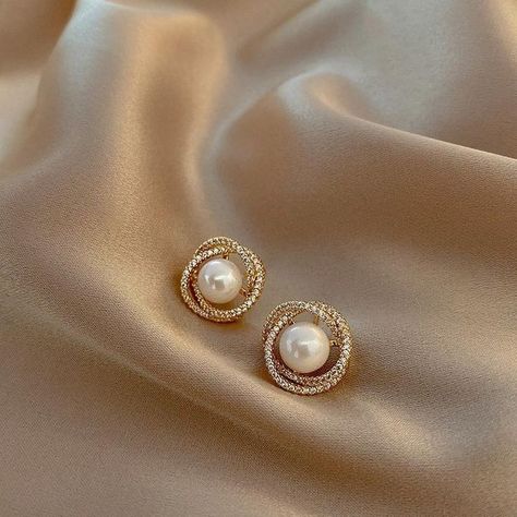 [CommissionsEarned] 79 Simple Gold Earrings For Women Tips and Tricks You Don't Want To Miss 2022 #simplegoldearringsforwomen Unique Gold Jewelry Designs, Pearl Earrings Designs, Small Earrings Gold, Simple Gold Earrings, New Gold Jewellery Designs, Gold Earrings Models, Modern Gold Jewelry, Jewelry Set Design, Gold Earrings For Women