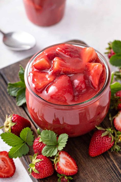 This strawberry pie filling is quick and easy to make, whether you plan to use it as a pie filling or a topping! This recipe is made without jello to let the sweet flavor of summer-ripe strawberries shine through. Frozen Strawberry Recipes, Fruit Pie Filling, Strawberry Pie Recipe, Cut Recipe, Strawberry Pie Filling, Fresh Strawberry Pie, Pie Filling Recipes, Cheesecake Toppings, How To Make Pie