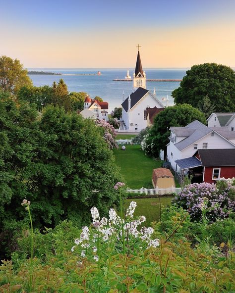 mackinac island bucket list Mackinac Island Michigan, Porto Rico, Michigan Travel, Country Church, Mackinac Island, Northern Michigan, Pure Michigan, To Infinity And Beyond, Pretty Places