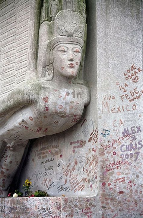 Humour, Jacob Epstein, Lipstick Kisses, Pere Lachaise Cemetery, Cemetery Statues, Famous Graves, Amazing Places On Earth, Cemetery Art, The Lovers