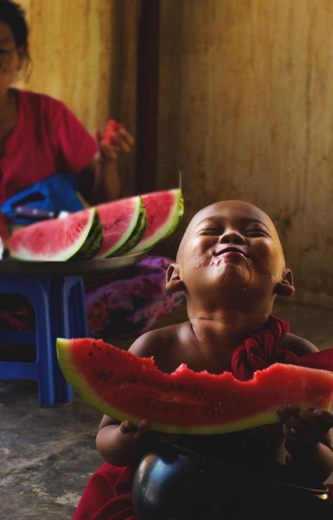 25 Photos Where True Happiness Has Been Captured 얼굴 드로잉, Kids Around The World, 웃긴 사진, People Of The World, Just Smile, 영감을 주는 캐릭터, 인물 사진, Simple Pleasures, Happy People