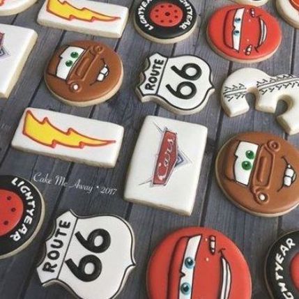 Mcqueen Party, Lightning Mcqueen Party, Disney Cars Theme, Pixar Cars Birthday, Cars Birthday Party Decorations, Cars Birthday Party, Cars Birthday Cake, 2nd Birthday Party For Boys, Idee Babyshower